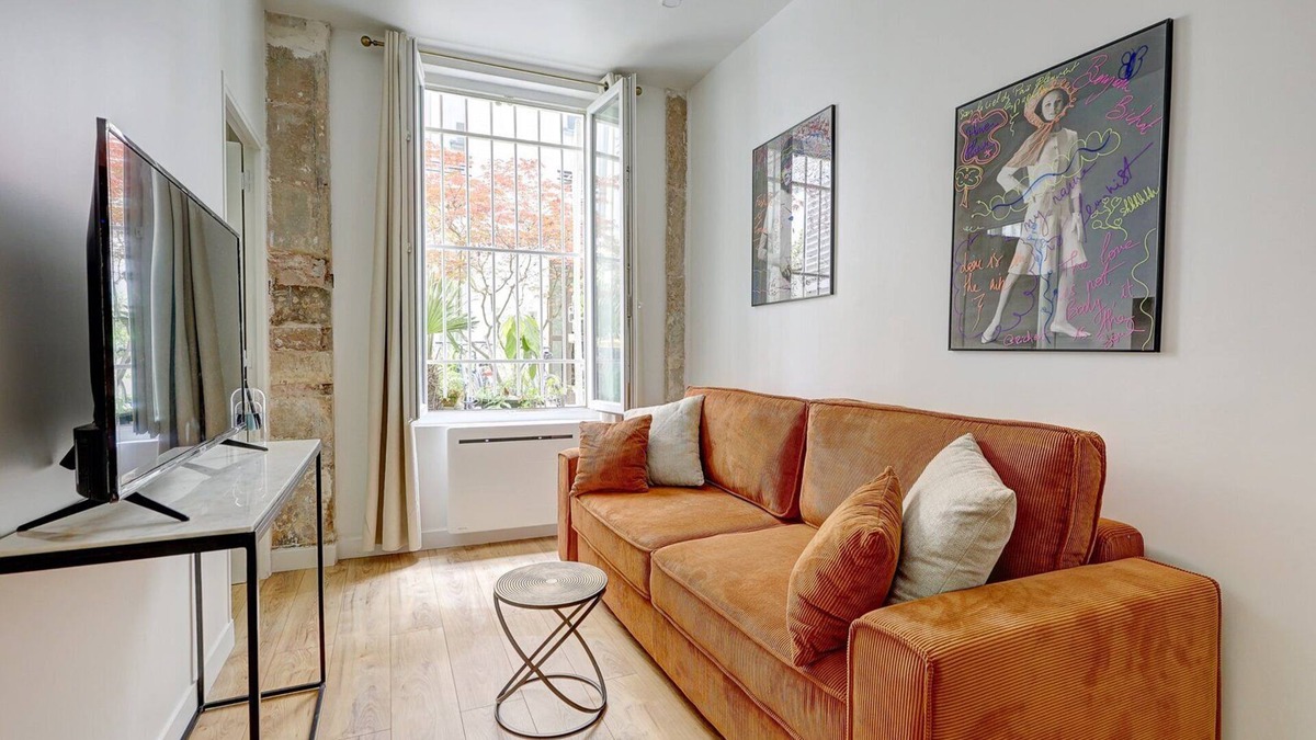 Hopital Saint-Louis Apartment | 397 Suite Glamour - Superb Studio in Paris