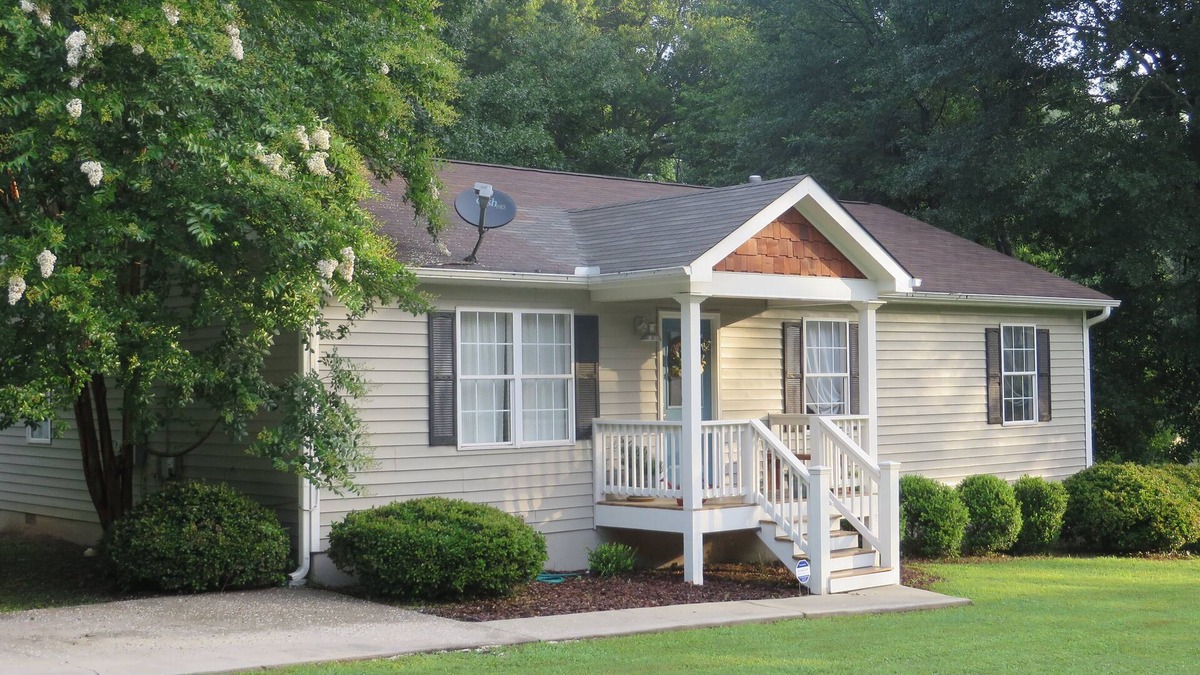 Norcross House | 3B/2B All-Inclusive Monthly Rental in Historic Norcross w/Parking, W/D