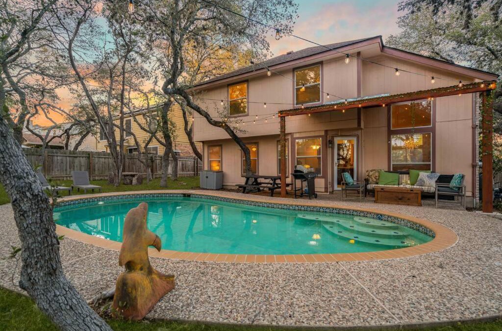 San Antonio Villa | 3B Villa w Pool, BBQ, Firepit, Yard Games, Gym
