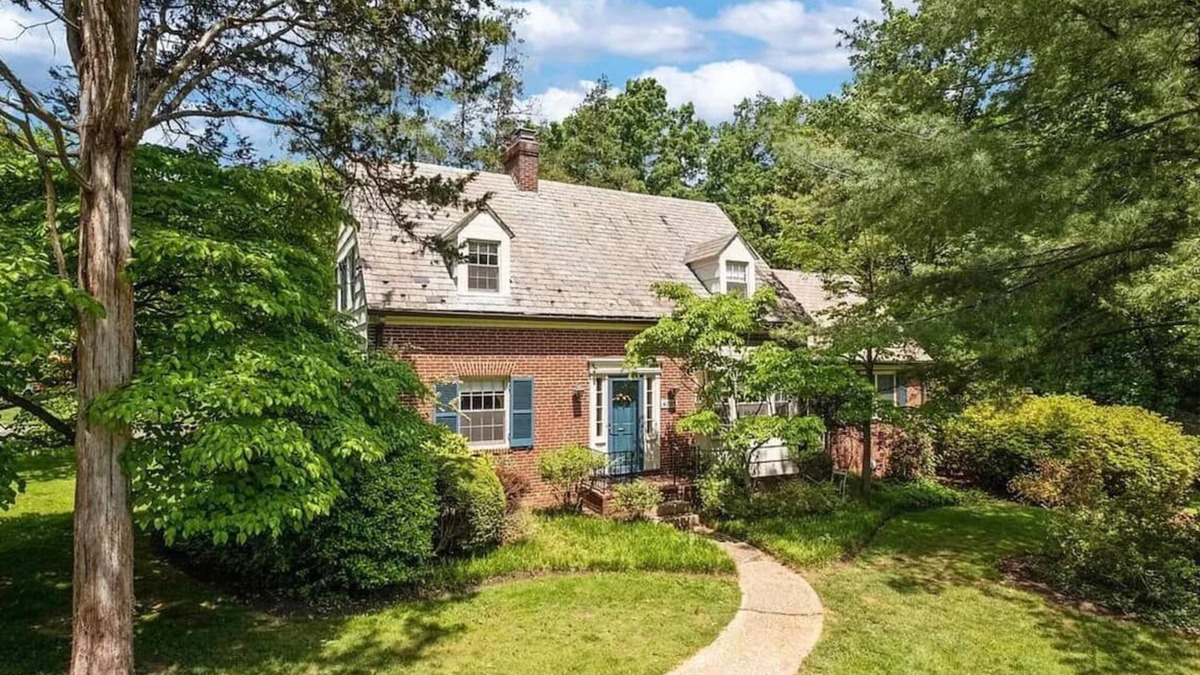 Bethesda House | 3Bd/2.5ba Townhome in Bethesda nr NIH and Metro