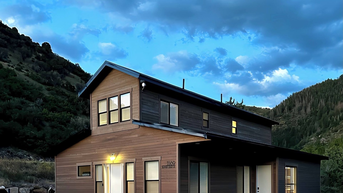Samak Cabin | 3Bd 2.5Bth, Hot Tub, Wheelchair Accessible and Mountain View’s