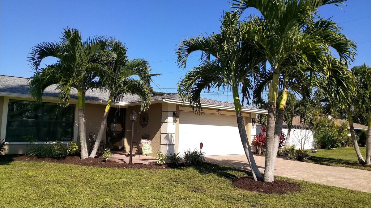 Laurel House | 3BD/2BA, 2 w King Beds, 4 Bikes, 1/2 mile to Beautiful Nokomis Beach