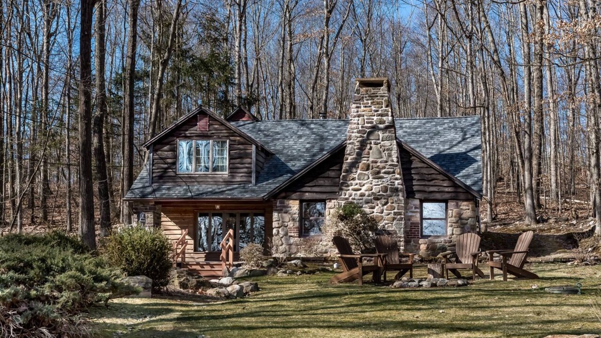 Penn Lake Park House | 3bd 2ba Penn Lake Cabin with Lakeview (Newly renovated) in the Pocono Mountains!