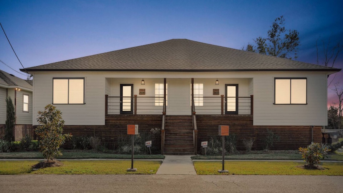 Milneburg House | 3BD/2BA with Bar & 24HR Security Patrol for Subdivision