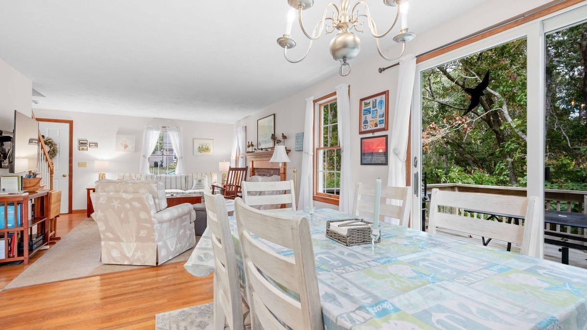 South Harwich House | 3bd 2bth Dog Friendly .3 miles to Red River Beach