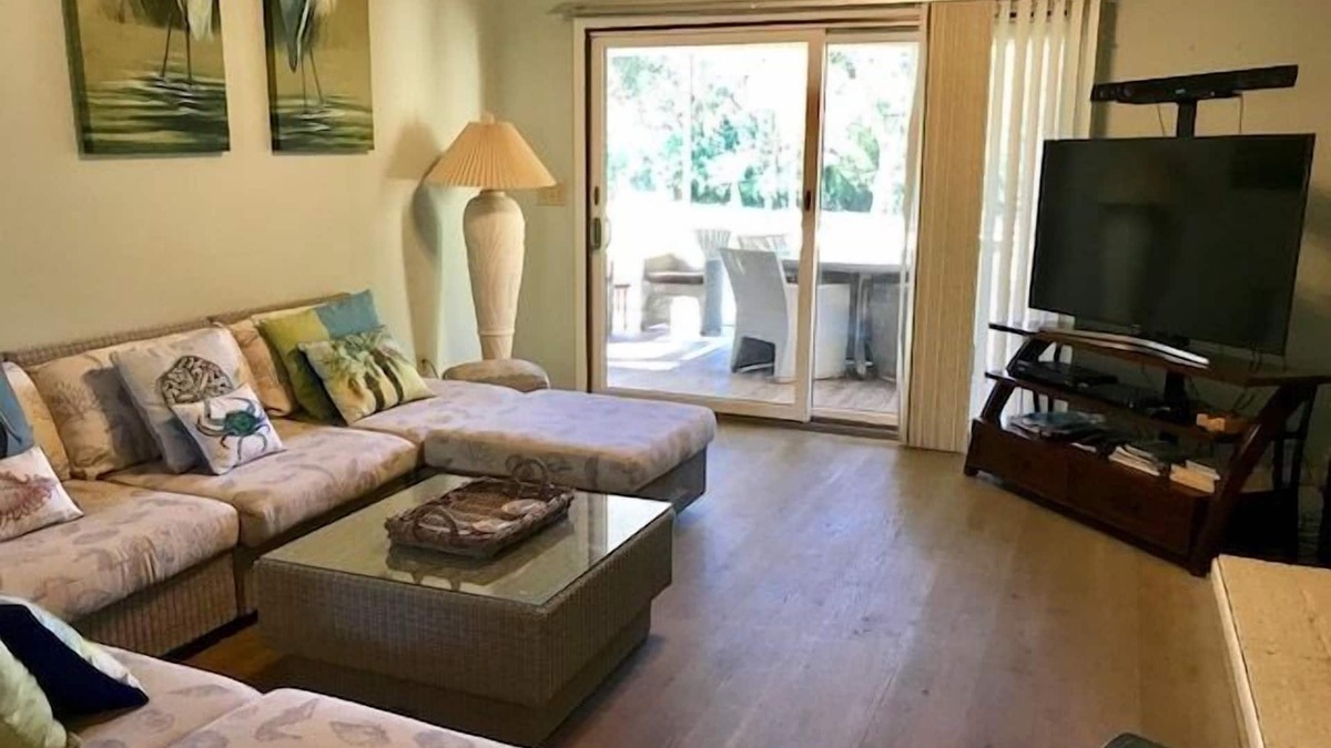 Tarpon Pond House | 3BD/3BA Cottage! Updated Kitchen! Golf Views! Pet Friendly!