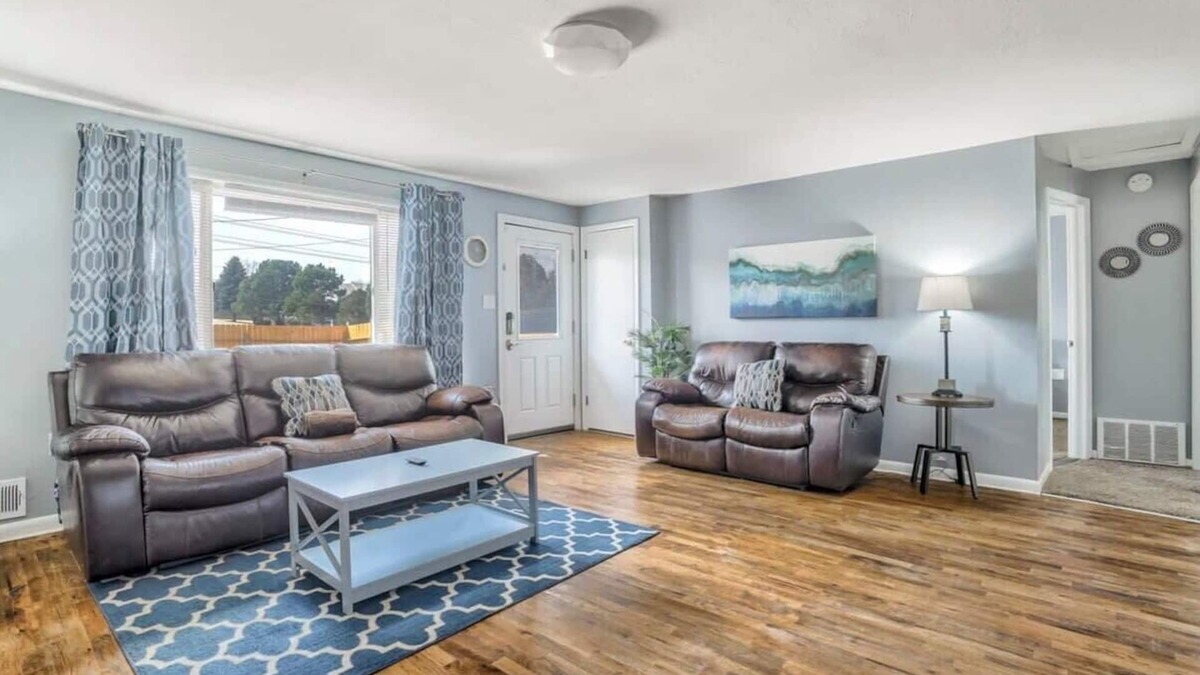 Southeast Colorado Springs House | 3BD Dog Friendly Mid-Term & Corporate Rental