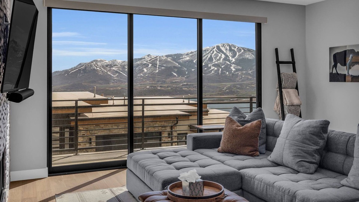 Hideout House | 3BD Hillside Retreat w/ Stunning Views!