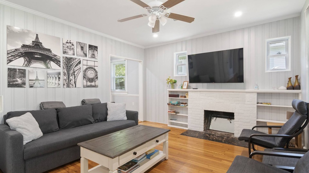 Silver Spring House | 3Bd House Walk to DC Metro