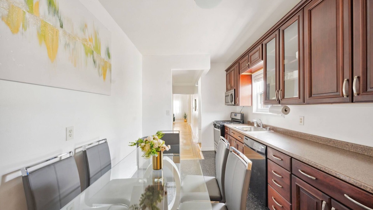 Southeast Yonkers House | 3BD Luxury Retreat near NYC + Easy Parking