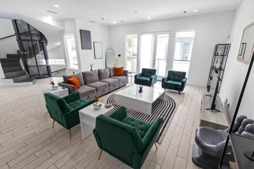 Greenway Plaza-Upper Kirby House | 3BD Montrose Luxe Home Near Med Center