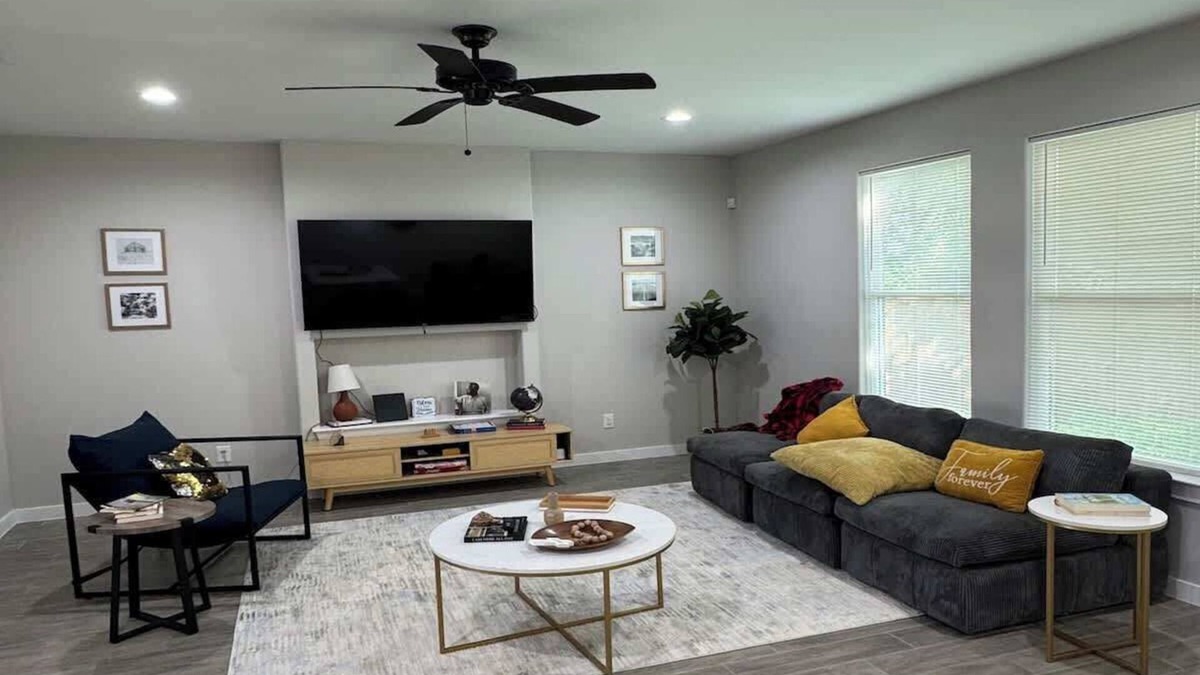 Waxahachie House | 3BD Walkup | Backyard Paradise | 5 Mins to DWTN - - Professionally managed by S