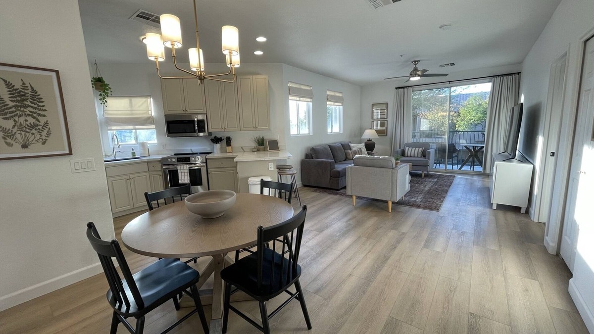 Superstition Springs Condo | 3bd Waterfront Resort Gated Community