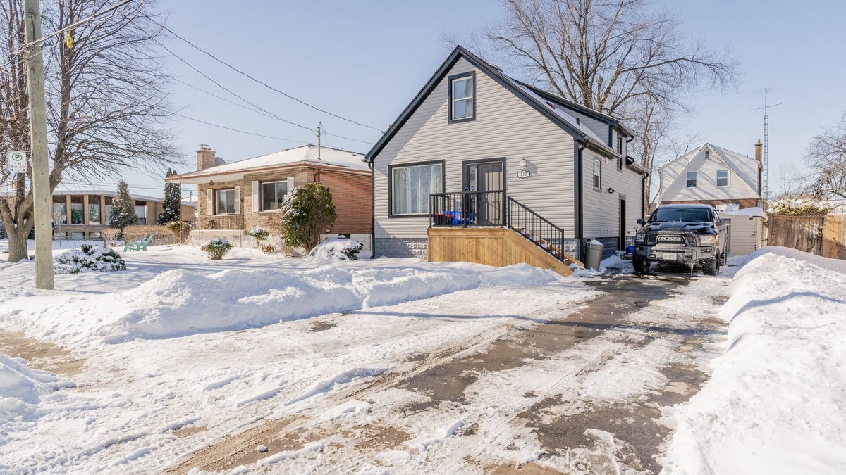 Hamilton Apartment | 3BDR BBQ Smart TV Main Floor Unit Hamilton