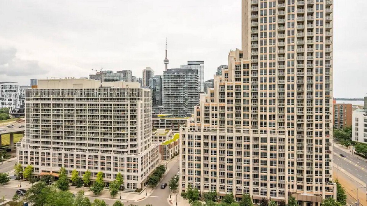 Fort York Condo | 3BDR Core Downtown Toronto w/Gym, Pool. Parking