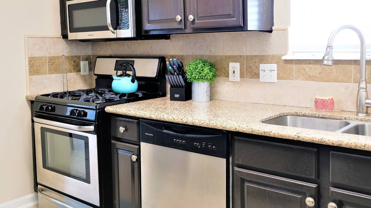 Stafford House | 3Bdrm 2.5Bath 5Beds - Near Downtown