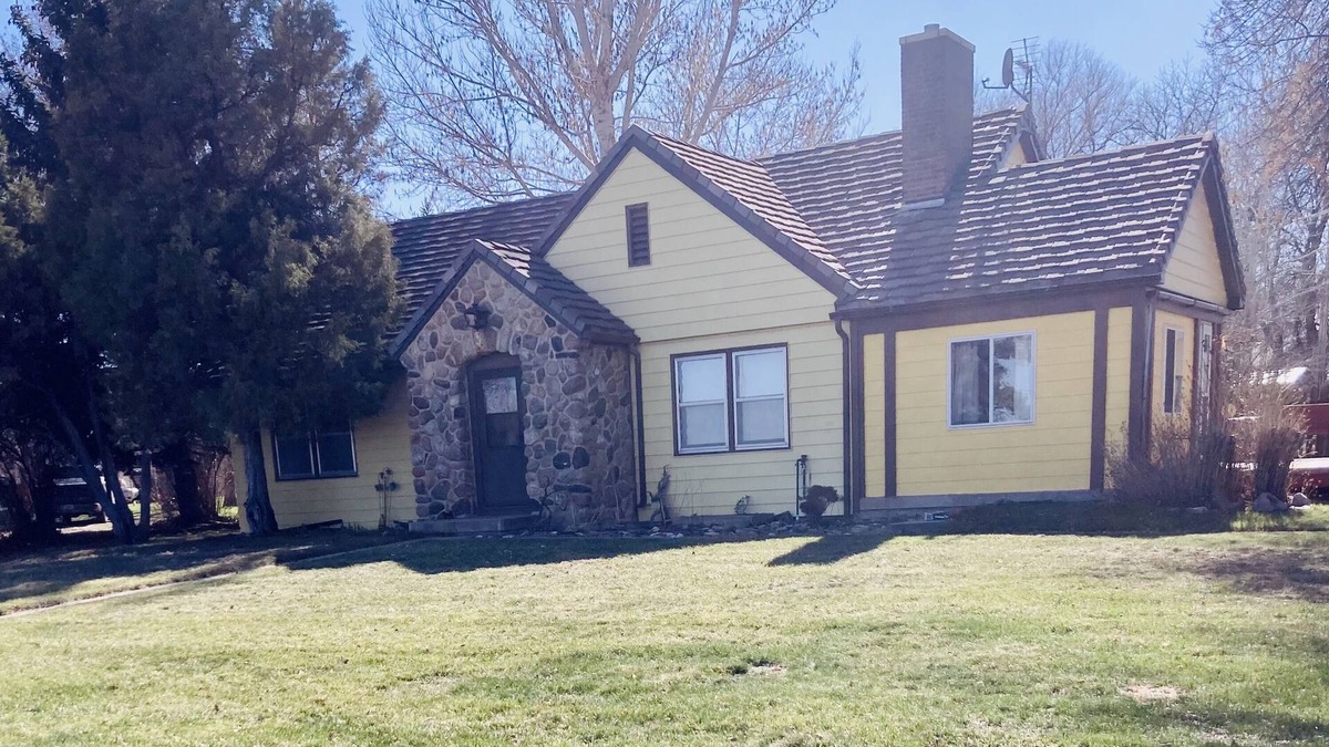 Fort Peck House | 3BDRM Home in Historic Fort Peck, walk to Summer Theatre, Ft. Peck Hotel