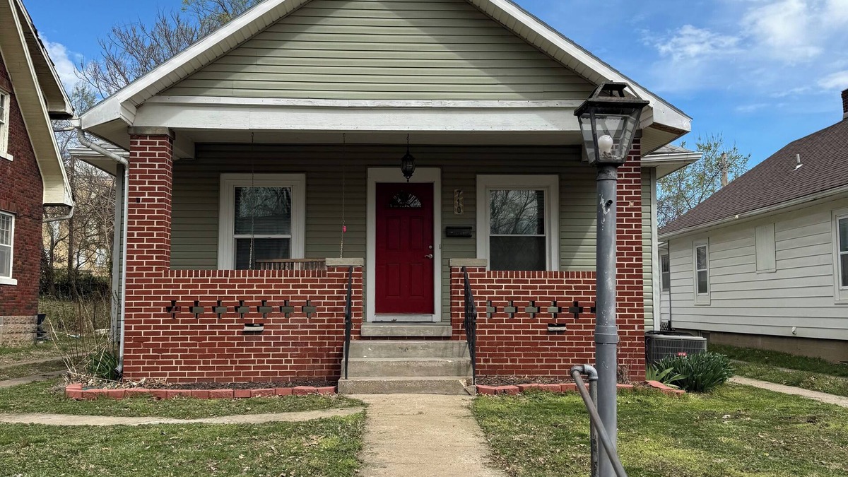 Boonville House | 3bed 1 bath close to Katy trail and isle of capri casino.