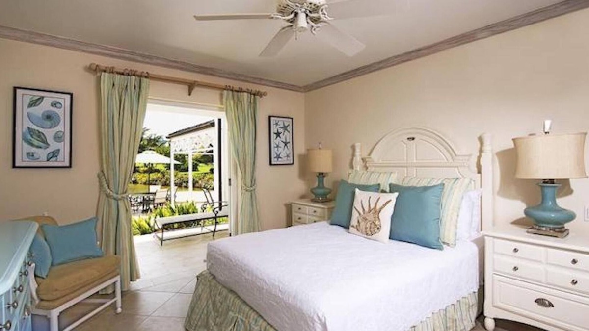 Deanes Villa | 3bed,3.5 bath, beach access, housekeeping, wifi, pool and more!