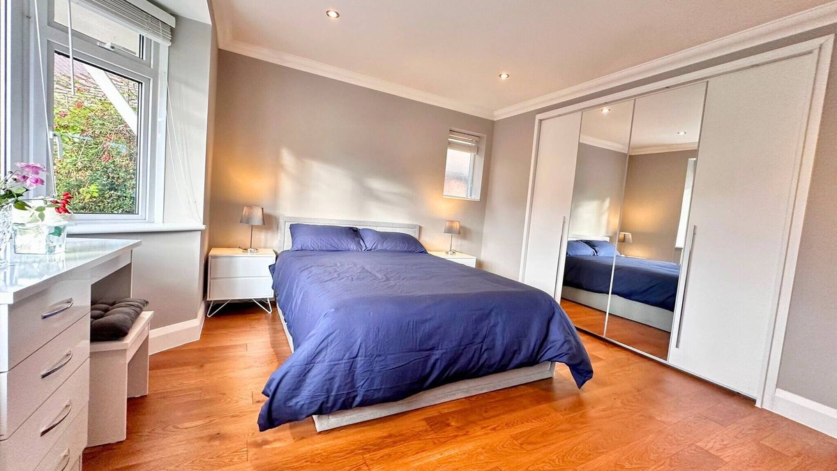 Brentwood House | 3Bed Luxury Home with Free Parking, 22 mins to Liverpool street central london