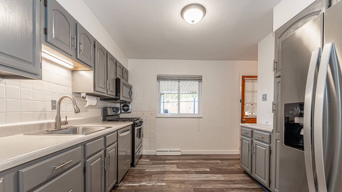 St. Louis House | 3Bedroom/1.5Bath Close to Local Hospitals