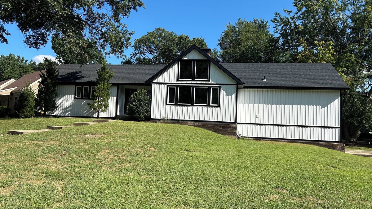 Pittsburg House | 3Bedroom and Loft Countryside Dr Home Minutes from Pitt State and Local Eateries