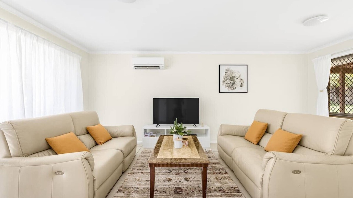 Sunnybank House | 3Beds Vibrant Home Steps to Mall & Transport