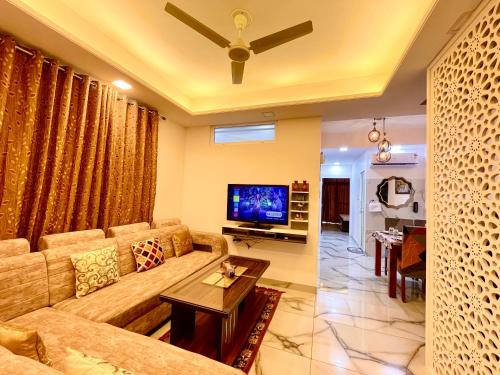 Malviya Nagar Apartment | 3BHK Airport Vista Apartment - Entire Apartment