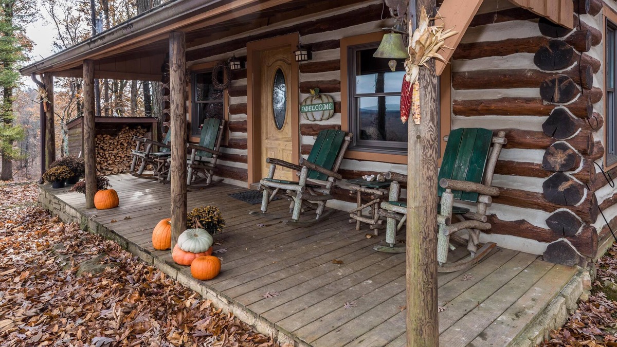 Nashville Cabin | 3BR, 1.5BA log cabin