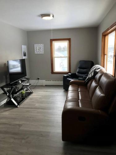 Zanesville House | 3BR 1BA North End Walk to the Hospital