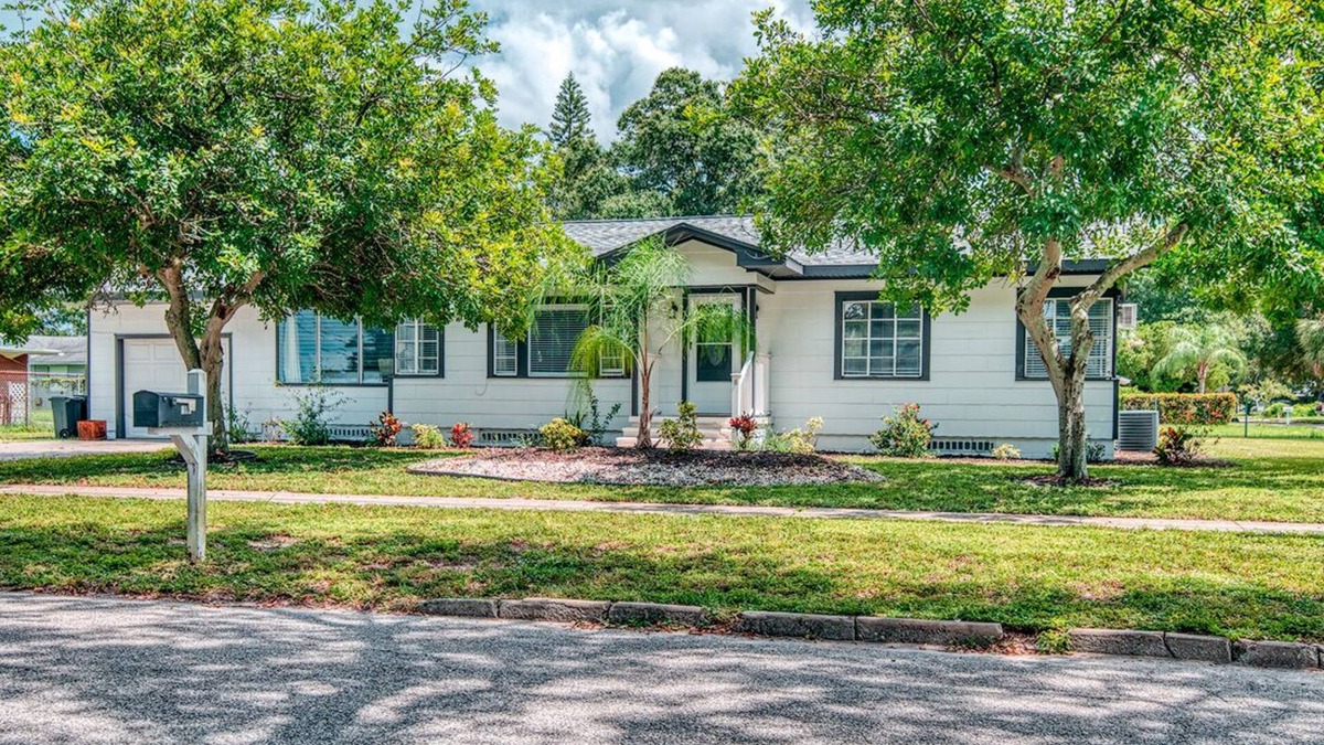 West Bradenton House | 3BR/2.5BA Beach Home near Sand & Sunsets