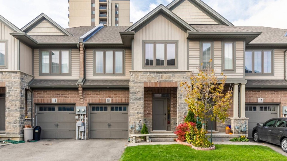 Stoney Creek House | 3BR 2.5BA Townhome 1 min to the Beach. BBQ.Parking