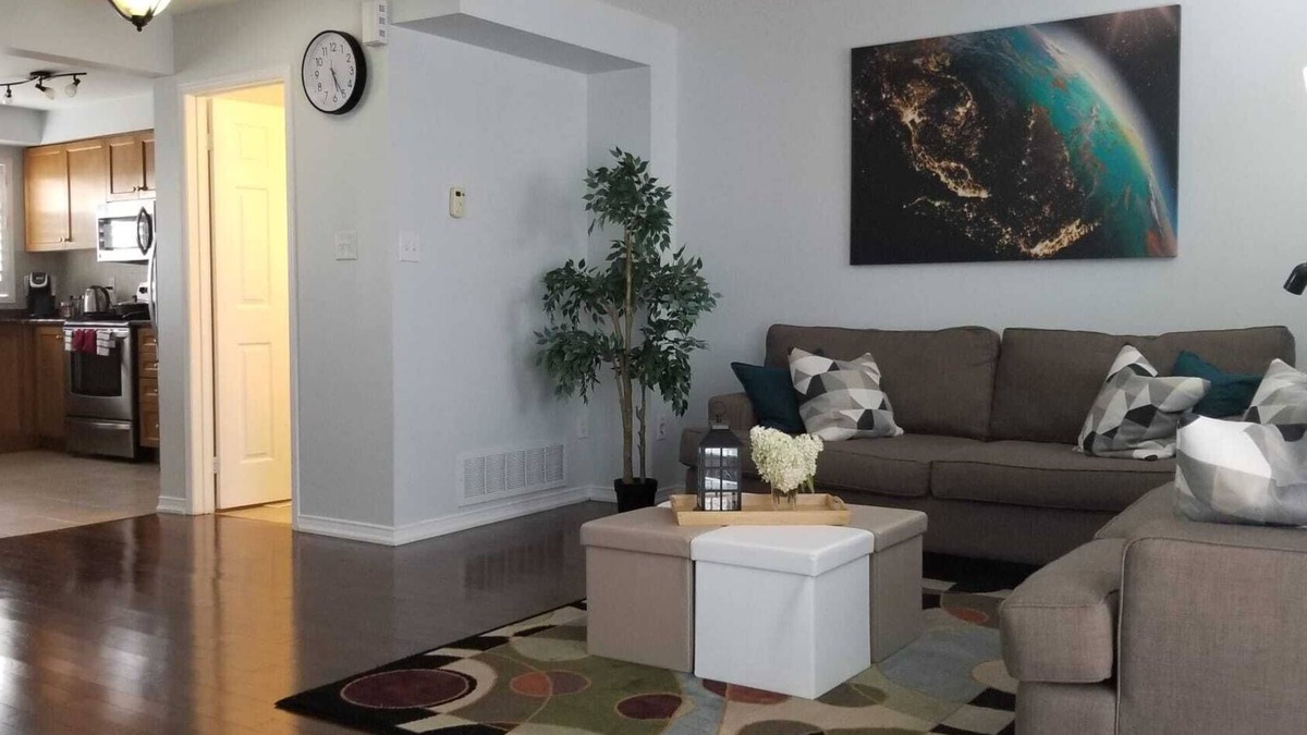 Ajax House | 3BR 2.5BTH Clean Spacious House-Free Parking! Perfect Location!