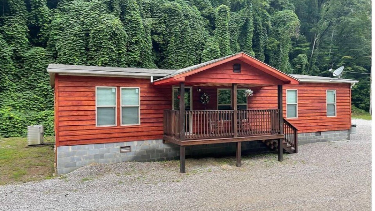 Lejunior Cabin | 3BR, 2 Bath house with full kitchen, living room, and hot tub.