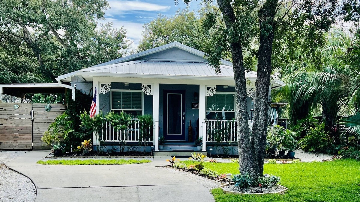 Vilano Beach House | 3BR | 2 Bath | Outdoor Kitchen & Hot Tub | 2 blocks from the beach