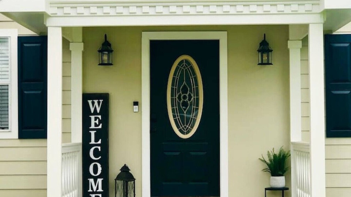 Leesville House | 3BR/2B in the heart of Leesville, Southern Comfort