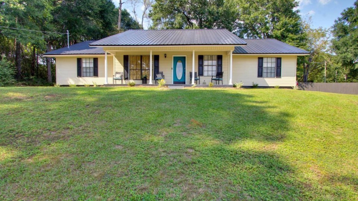 Daleville House | 3Br, 2Ba, 6 beds, 5 min from Fort Novosel