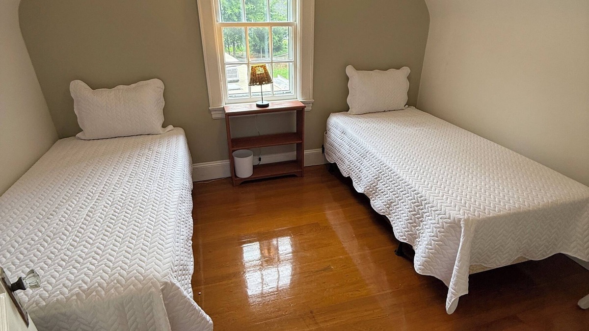 Martinsville Cottage | 3BR/2BA Cottage Sleeps 6 Short Walk to Smith River – Martinsville