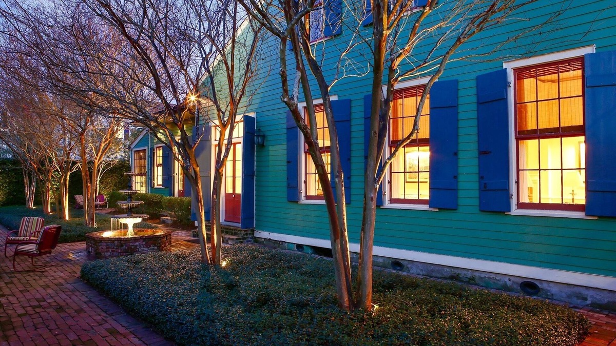 Bywater House | 3BR/2BA - Gorgeous 1838 Creole Cottage, Gorgeous Designer Renovation, Hip Local