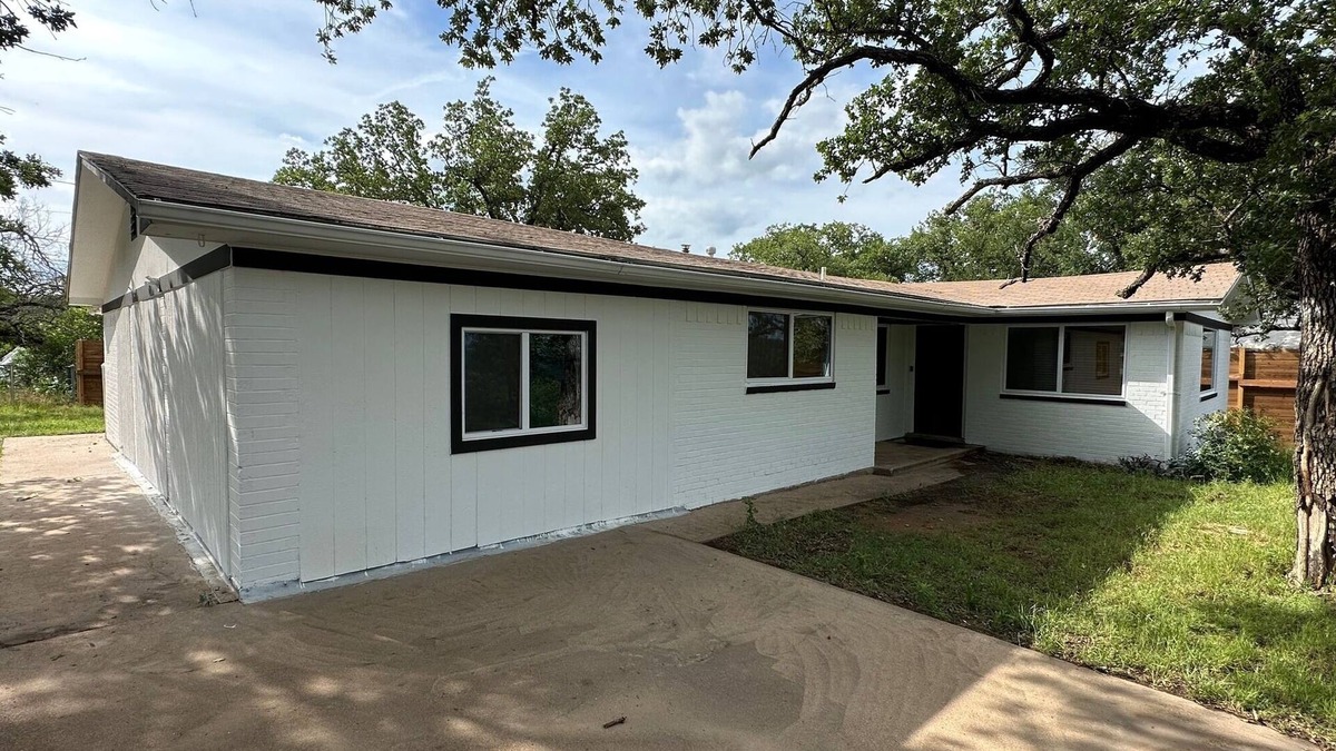 Mineral Wells House | 3BR 2BA house with a beautiful view