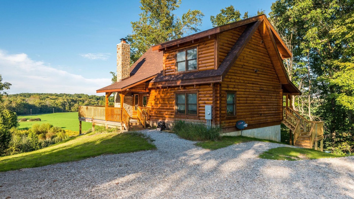 Helmsburg Cabin | 3BR, 2BA Log Cabin