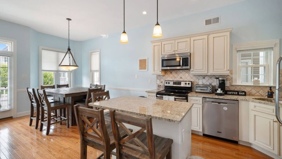 Gold Coast House | 3BR/2BA Modern Beach Home