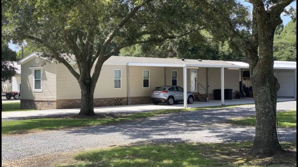 Gonzales House | 3BR/2BA premium home on quiet street