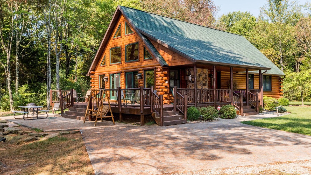 Gnaw Bone Cabin | 3BR, 3.5 BA Log Cabin