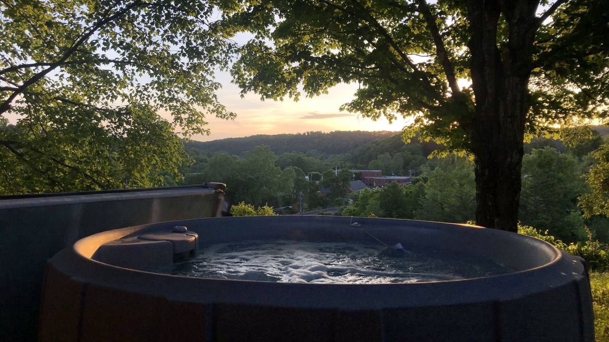 Beattyville House | 3BR/3BA large house near Red River Gorge