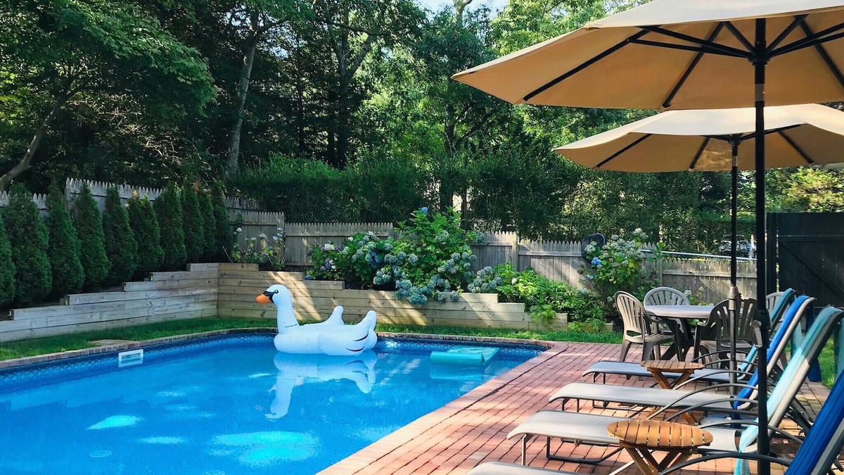 North Sea House | 3BR 3BA one-level home with Pool. Walk to private bay beach. Tennis, BB, kayak
