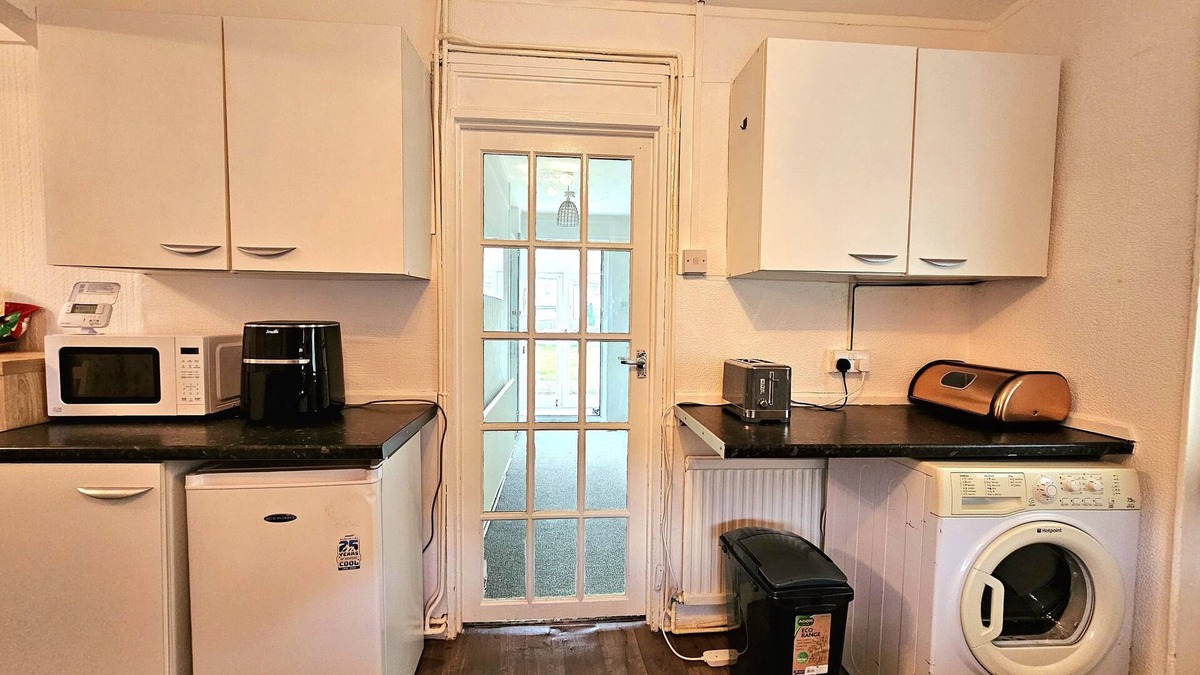 Bramcote House | 3br-5guests-parking-netflix-10mincentralnottingham
