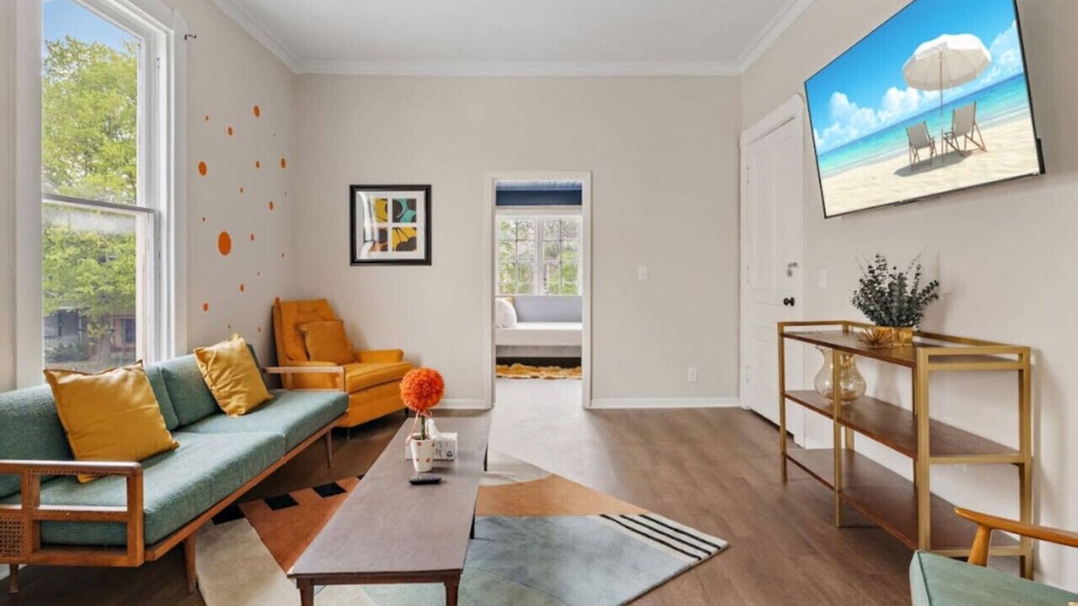 Old Northside House | 3BR City Chic Modern Apt | Central Location