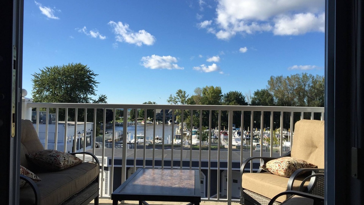 New Buffalo Condo | 3BR Condo Close To The Beach! In/OutDoor Pools