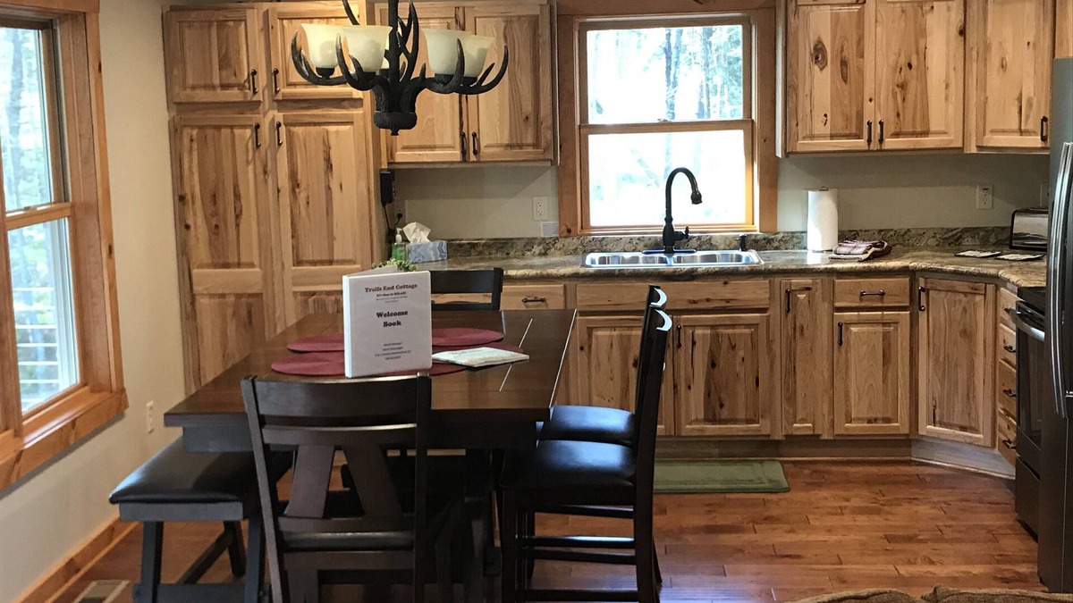 Sturgeon Bay Cottage | 3BR Cottage Nestled in a Door County Serene Setting